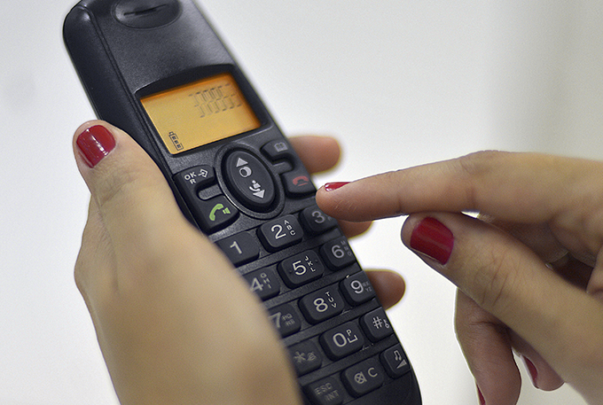 Governo adia a revisão dos contratos de telefonia fixa