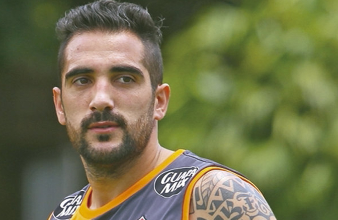 Vitória procura empresário para pagar dívida com ídolo