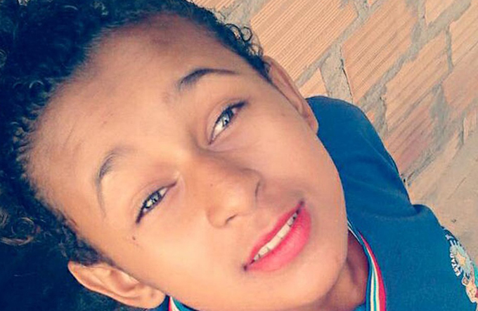 Adolescente é morta a facadas por ex-namorado