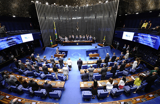 Plenário faz primeira sessão de discussão da reforma trabalhista