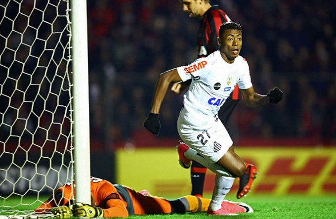 Santos vence Atlético-PR e abre vantagem na Libertadores