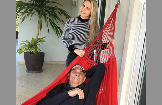 Marcelo Rezende, com câncer, ganha apoio da namorada