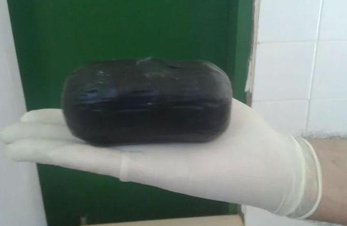 Mulher é presa ao tentar entrar em presídio com droga na vagina
