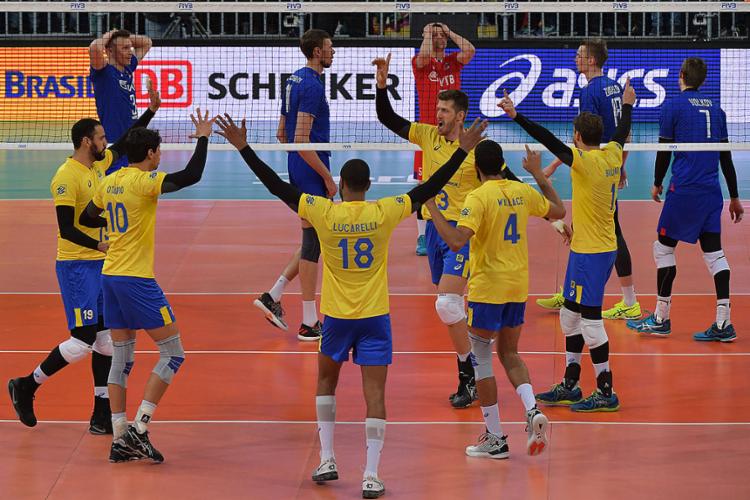 Brasil bate Rússia, fica em 1º em grupo e vai à semifinal da Liga Mundial