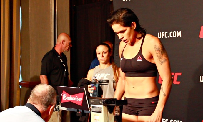 Amanda Nunes é hospitalizada e está fora da luta deste sábado