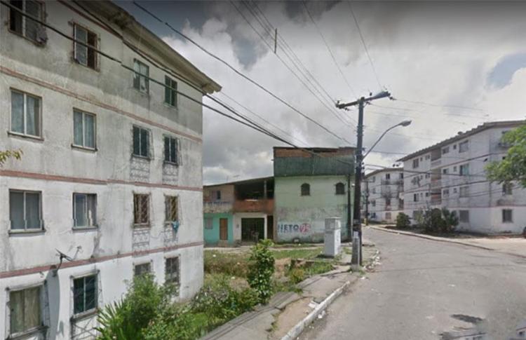 Casal é retirado de imóvel e morto em corredor de prédio 