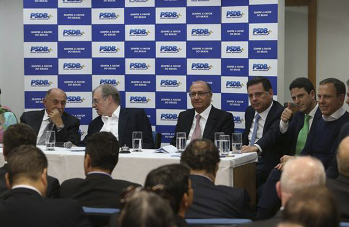 Tucanos se reúnem em SP para definir desembarque do governo Temer