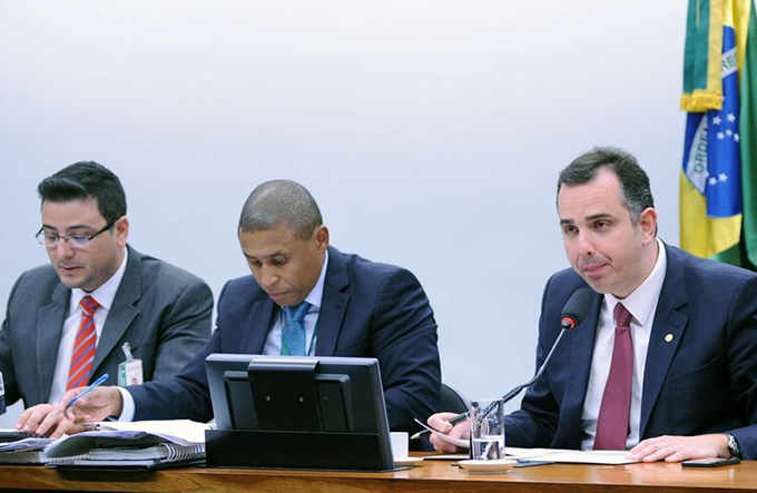 CCJ inicia reunião para analisar denúncia contra Temer; siga ao vivo