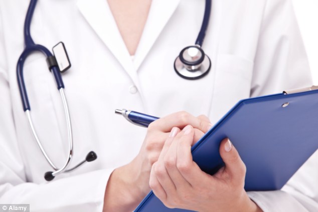 Estudantes passam a receber auxílio para cursar medicina
