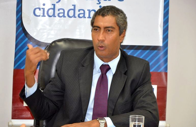 Suspeito de assédio sexual, promotor Almiro Sena é preso
