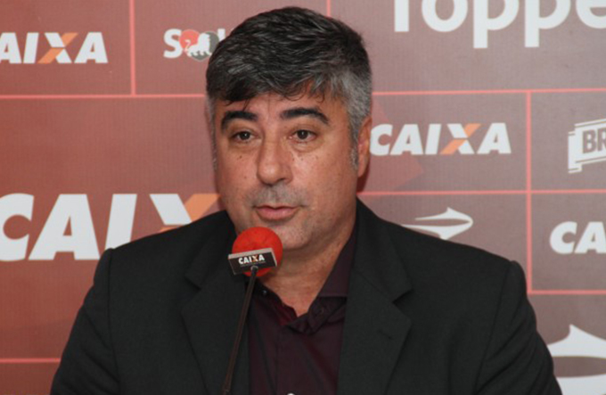 Gallo assume responsabilidade e tenta justificar a falta de jogadores