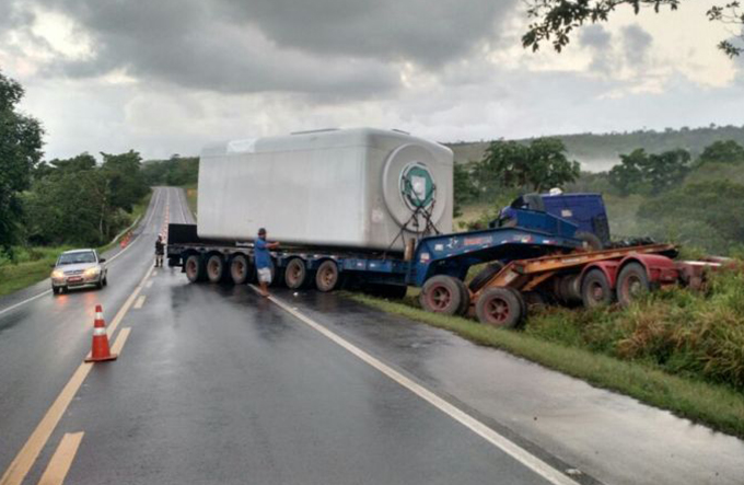 Acidente deixa trânsito lento na altura do Km 37 da BA-093