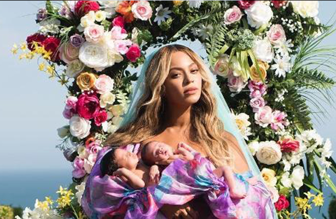 Beyoncé divulga 1ª foto com filhos após nascimento dos gêmeos