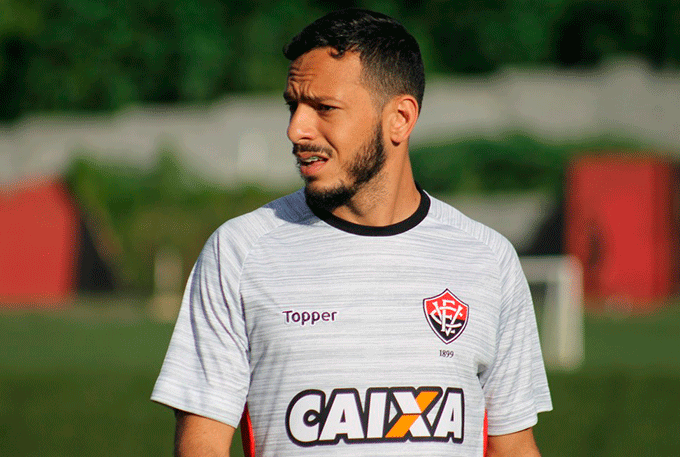 Alexandre Gallo ‘quebra’ a cabeça para montar time que pega o Palmeiras