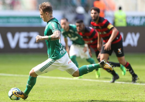 Vitória leva virada do Palmeiras e permanece no Z-4