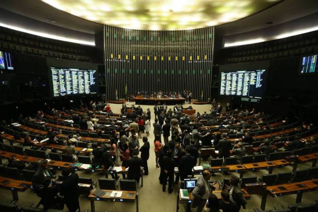 Câmara articula ‘distritão’ para manter mandatos