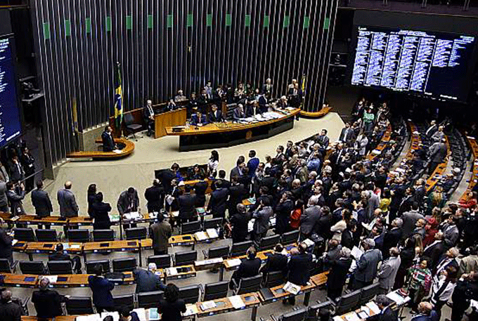 Seis em cada dez senadores respondem a processos judiciais