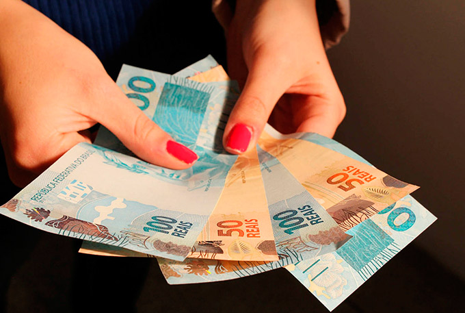 Com rombo de R$ 10 bi, governo pode aumentar impostos