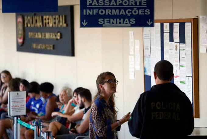 Governa sanciona lei que libera R$102 milhões para passaporte