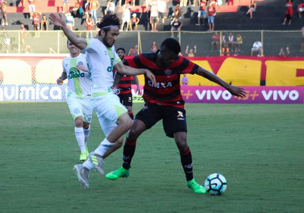 Vitória perde para a Chape e se complica mais ainda 