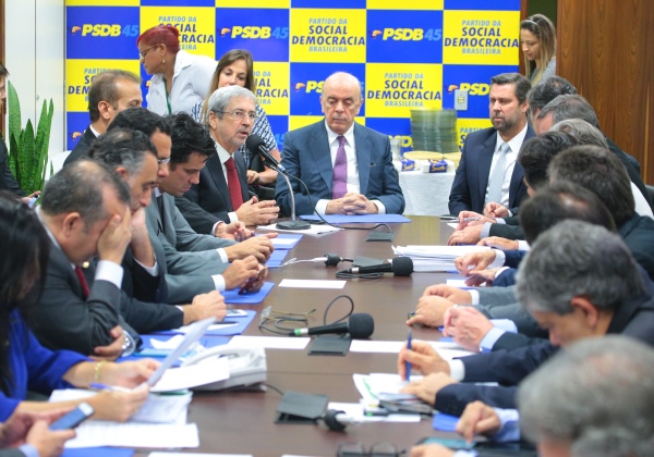 Mais da metade da bancada do PSDB deve votar contra Temer