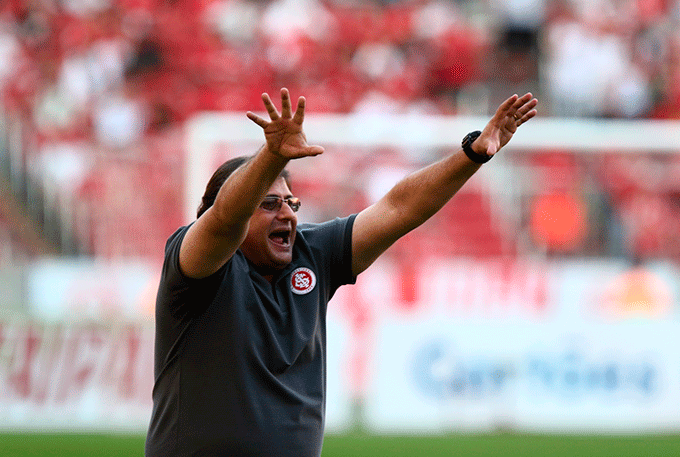 Guto Ferreira pode ser demitido do Internacional nesta terça