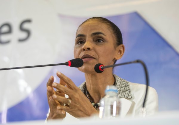 Marina acusa Temer de aumentar impostos para comprar deputados
