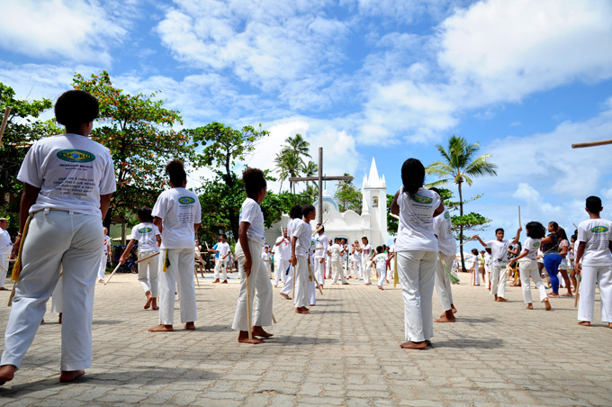 Praia do Forte sedia 5º Batizado e troca de cordas do grupo Esporão