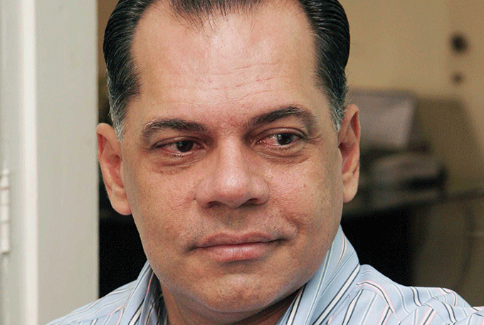 João Henrique chora e diz que está passando dificuldade 