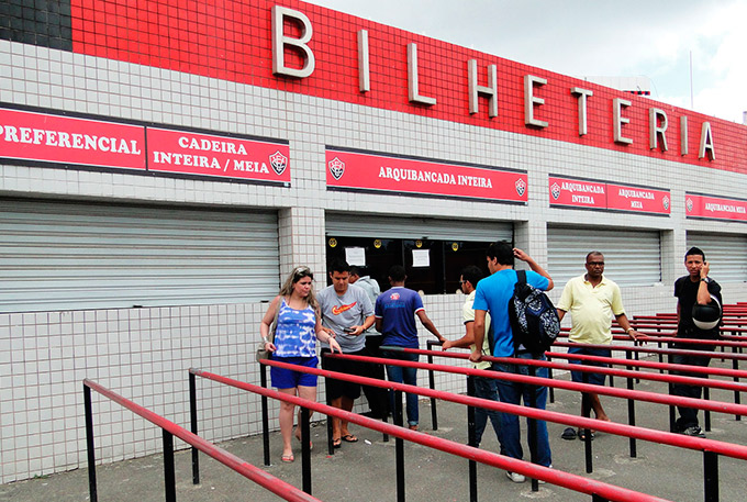 Após reclamação dos sócios, Vitória adia operação com check-in