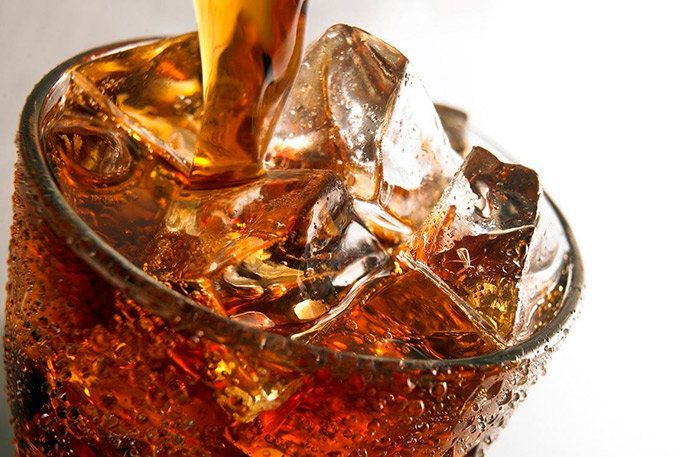 8 razões para banir os refrigerantes da sua vida