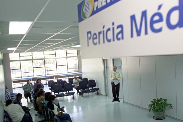 Prazo para agendar perícia de revisão no INSS termina sábado