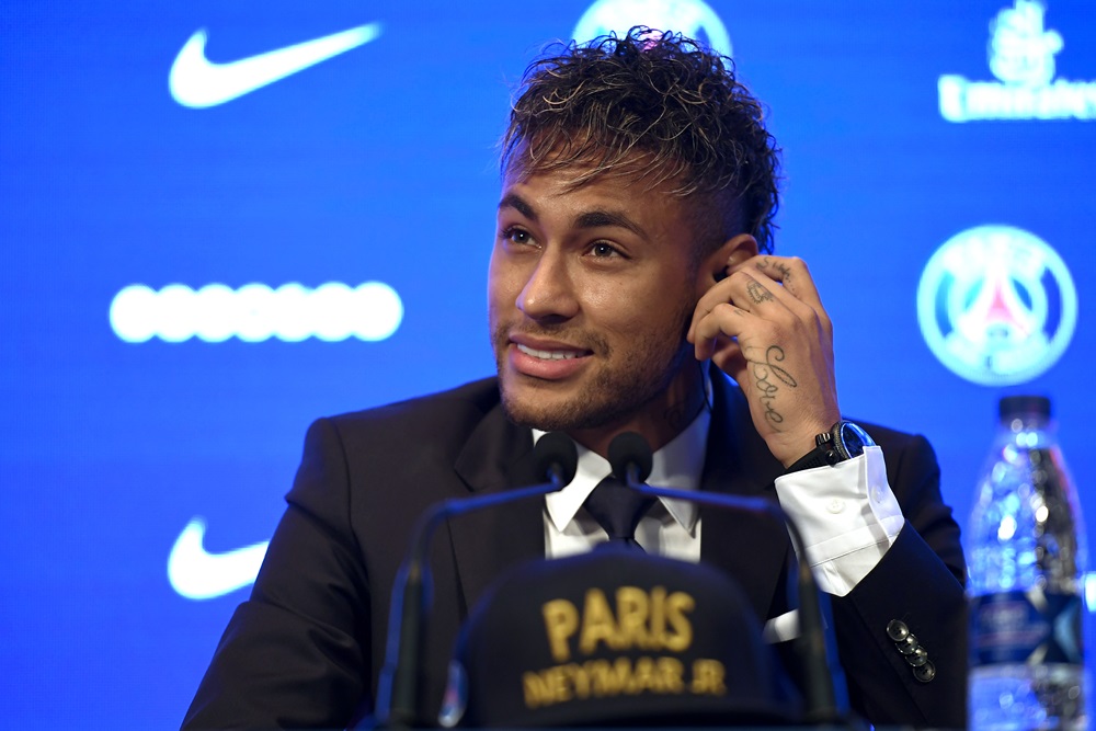 Na chegada ao PSG, Neymar rejeita incômodo com sombra de Messi
