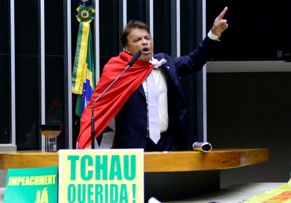 Deputado faz lista de pedidos a Temer após tatuagem 
