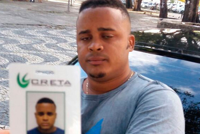 Jovem é morto a tiros em praça no bairro do Comércio