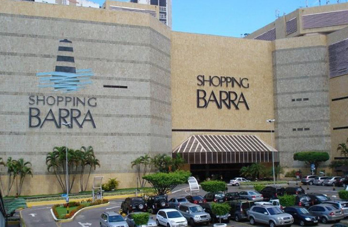 Homem morre após cair do terceiro piso do shopping Barra