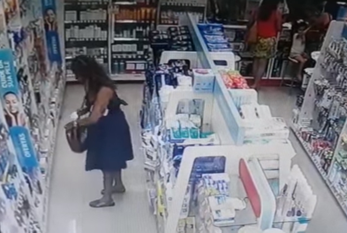 Mulher é presa após furtar cosméticos em farmácia; Assista ao vídeo