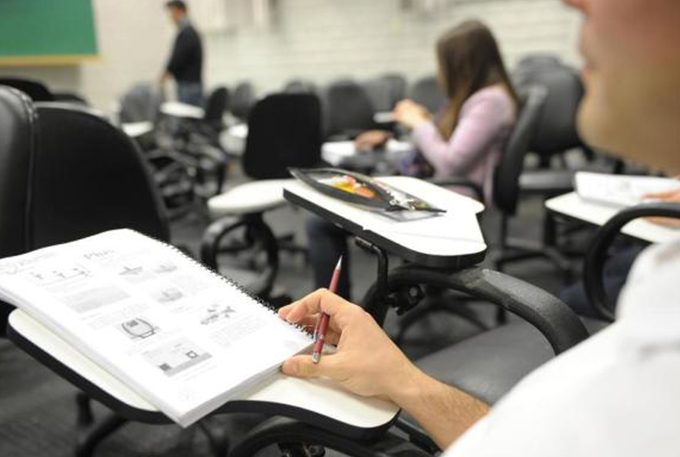 Fies mantém limite de R$ 5 mil por mês para financiamento 