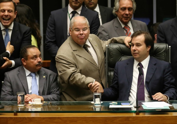 Câmara adia para próxima semana debate sobre reforma política