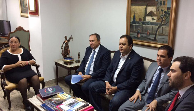 Gualberto reitera pedido de prisão do governador à presidente do TJ-BA