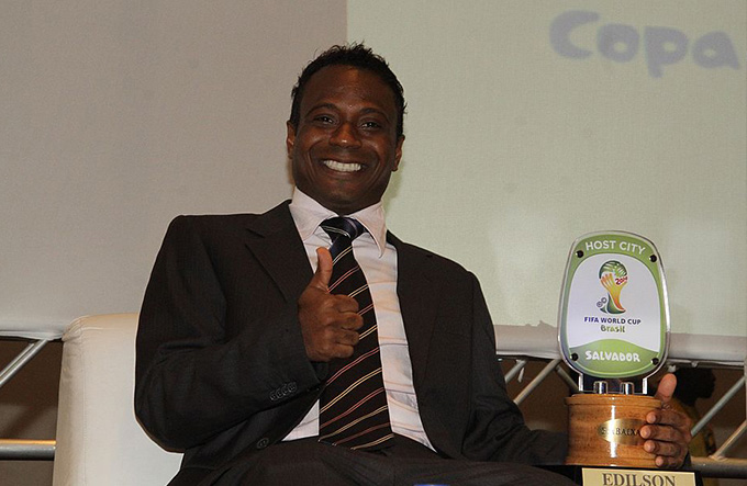 Ex-jogador Edilson 'Capetinha' é preso por não pagar pensão 