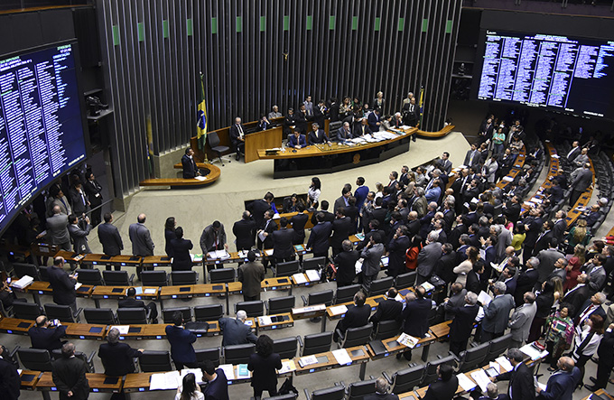 Plenário da Câmara vota distritão e fundo eleitoral nesta quarta