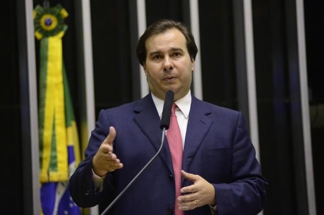 OAB aciona STF para Maia analisar pedidos de impeachment contra Temer