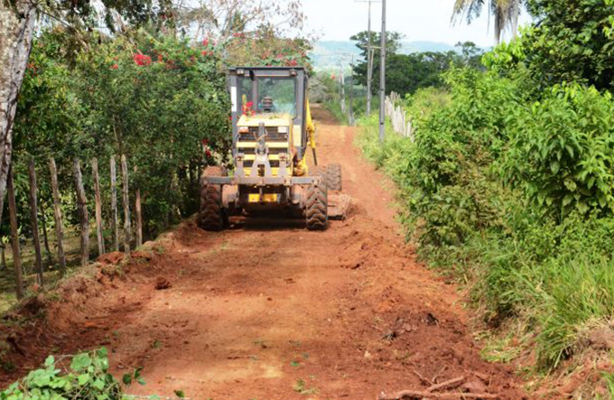 Prefeitura faz patrolamento das estradas rurais