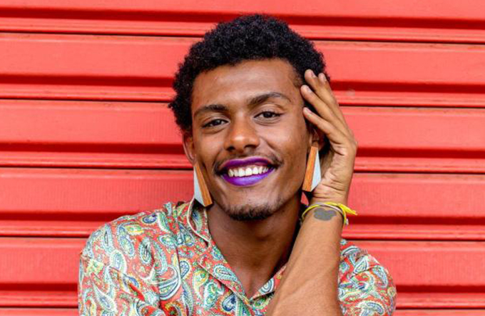 Liniker reclama que foi apalpada durante show 