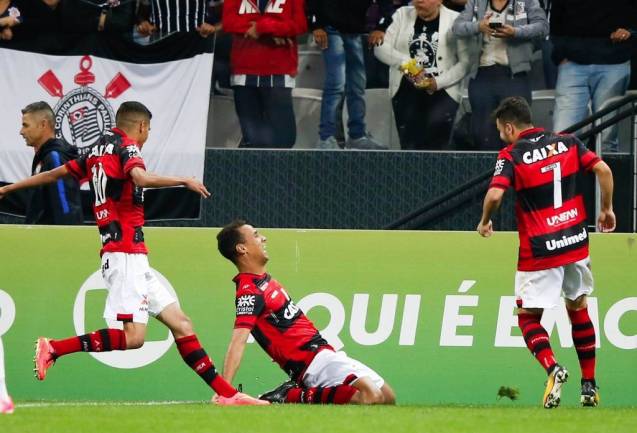 Corinthians perde em casa para o lanterna Atlético-GO