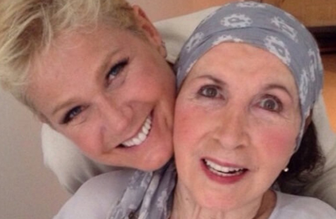 'Ela tá presa no corpo', diz Xuxa sobre grave doença da mãe