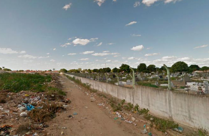 Adolescente é morto atrás de cemitério em Teixeira de Freitas