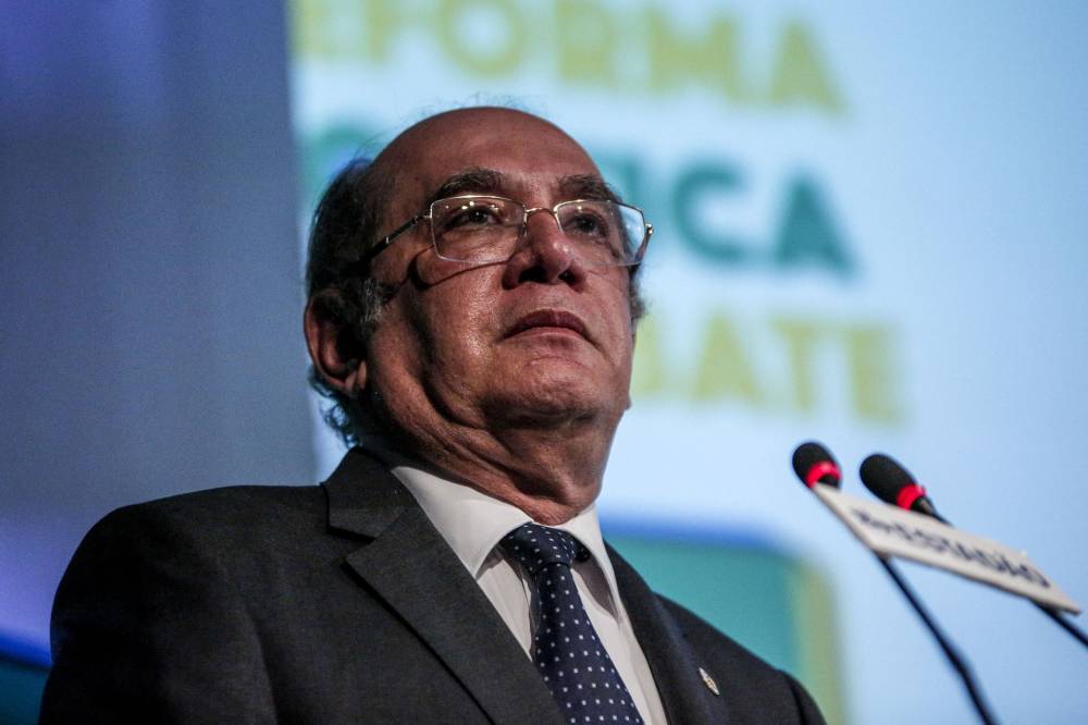 Cármen Lúcia quer explicações de Gilmar sobre pedido de suspeição