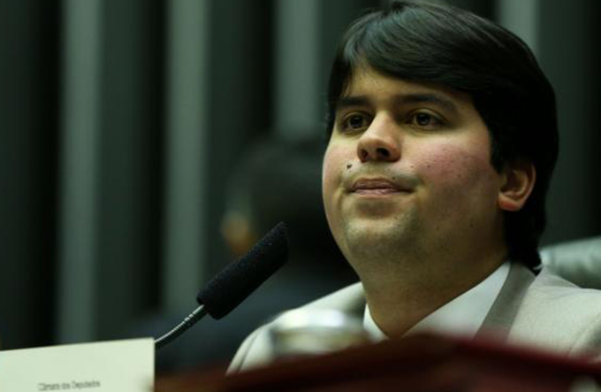 Presidente interino quer votar reforma política na próxima semana